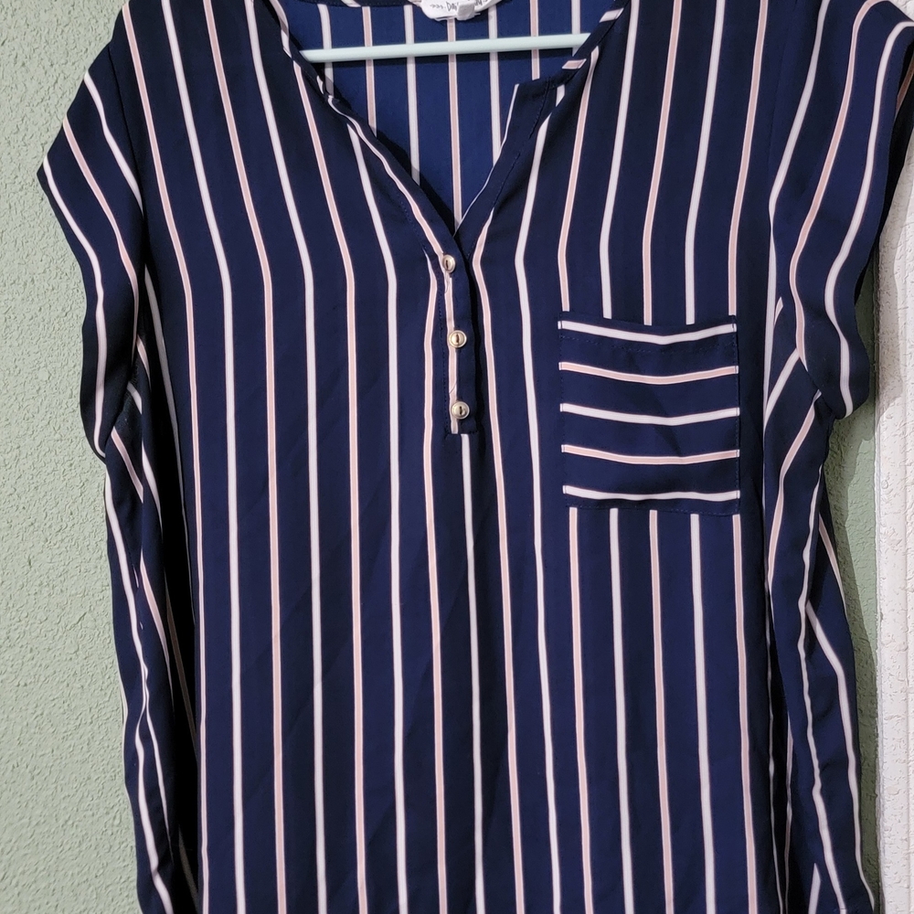 Daisy Blue and White Buttoned Short Sleeve Blouse